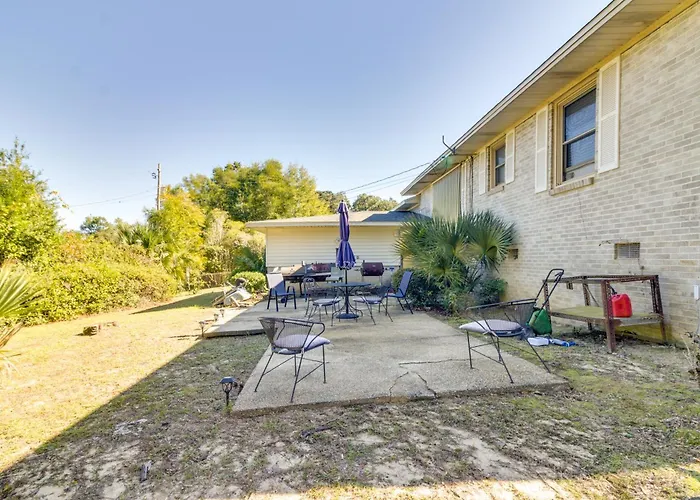 W/ Patio & Games Near Dtwn Pensacola! Holiday home Pensacola