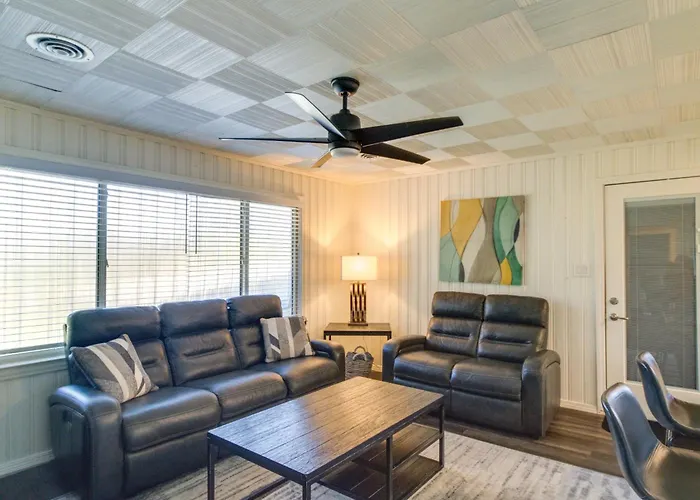 W/ Patio & Games Near Dtwn Pensacola! * Pensacola