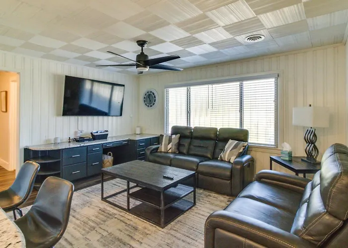 W/ Patio & Games Near Dtwn Pensacola!