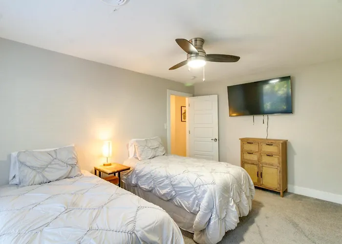 W/ Patio & Games Near Dtwn Pensacola! *