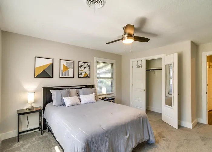 W/ Patio & Games Near Dtwn Pensacola! * Pensacola