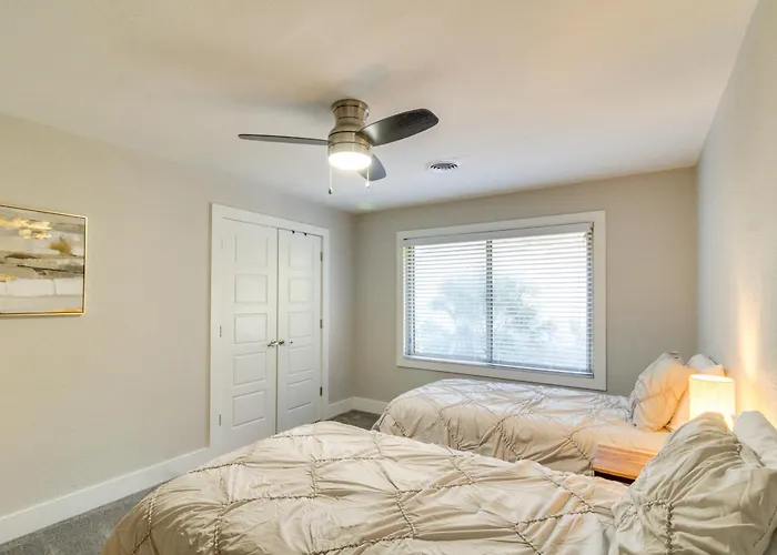 W/ Patio & Games Near Dtwn Pensacola! Pensacola