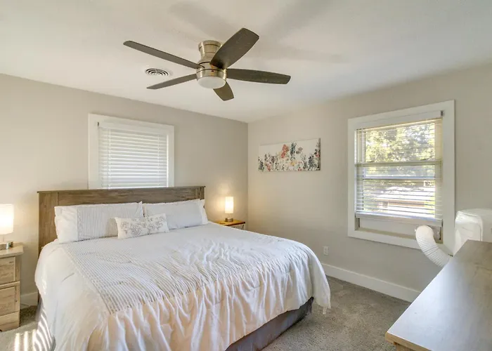 W/ Patio & Games Near Dtwn Pensacola! Pensacola