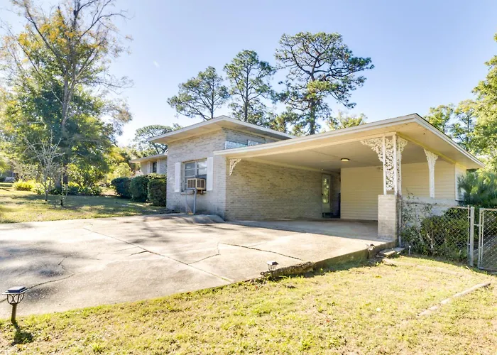 W/ Patio & Games Near Dtwn Pensacola!