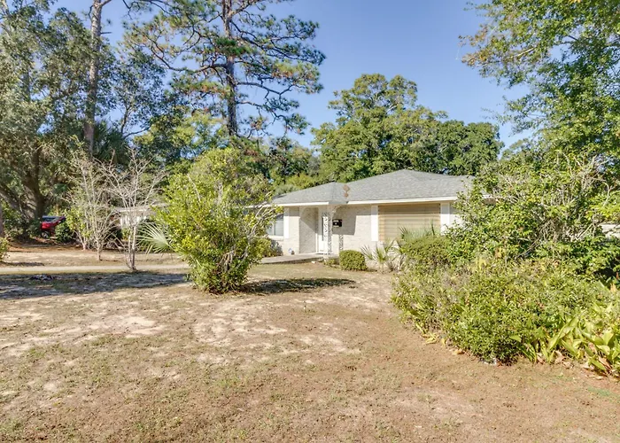 W/ Patio & Games Near Dtwn Pensacola! Holiday home Pensacola