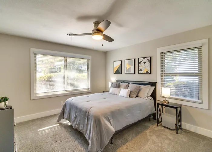 W/ Patio & Games Near Dtwn Pensacola! Pensacola